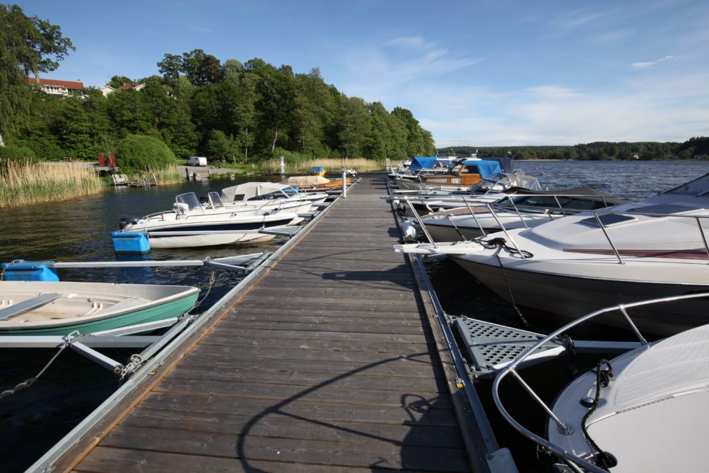 Norra bryggan i Tullingesjön - TSS din båtklubb i Tullinge & Mälaren