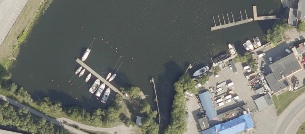 Satellitbild från Hitta.se på Vårbybryggan i Mälaren - TSS Båtklubb