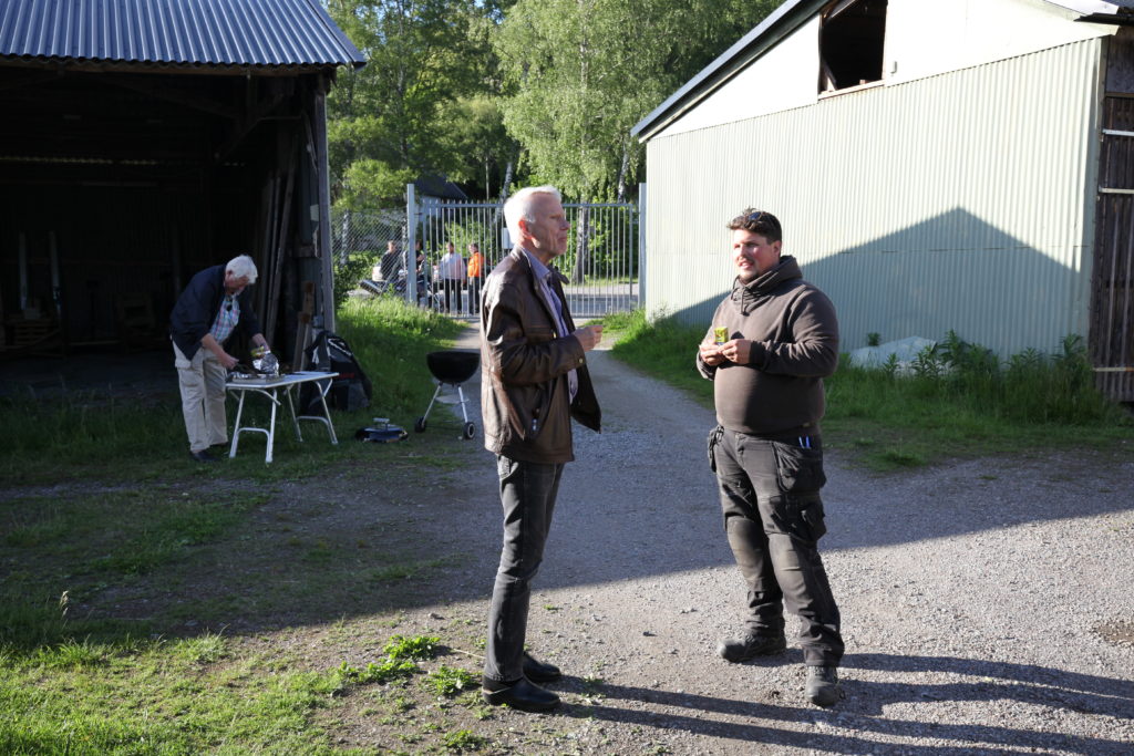 Korvgrillning och diskussioner på Slipen - TSS Båtklubb