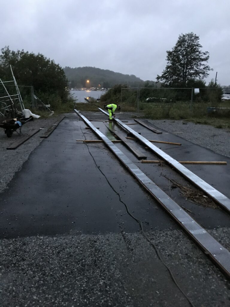 Arbete med slipspåret på Slipen i Tullingesjön